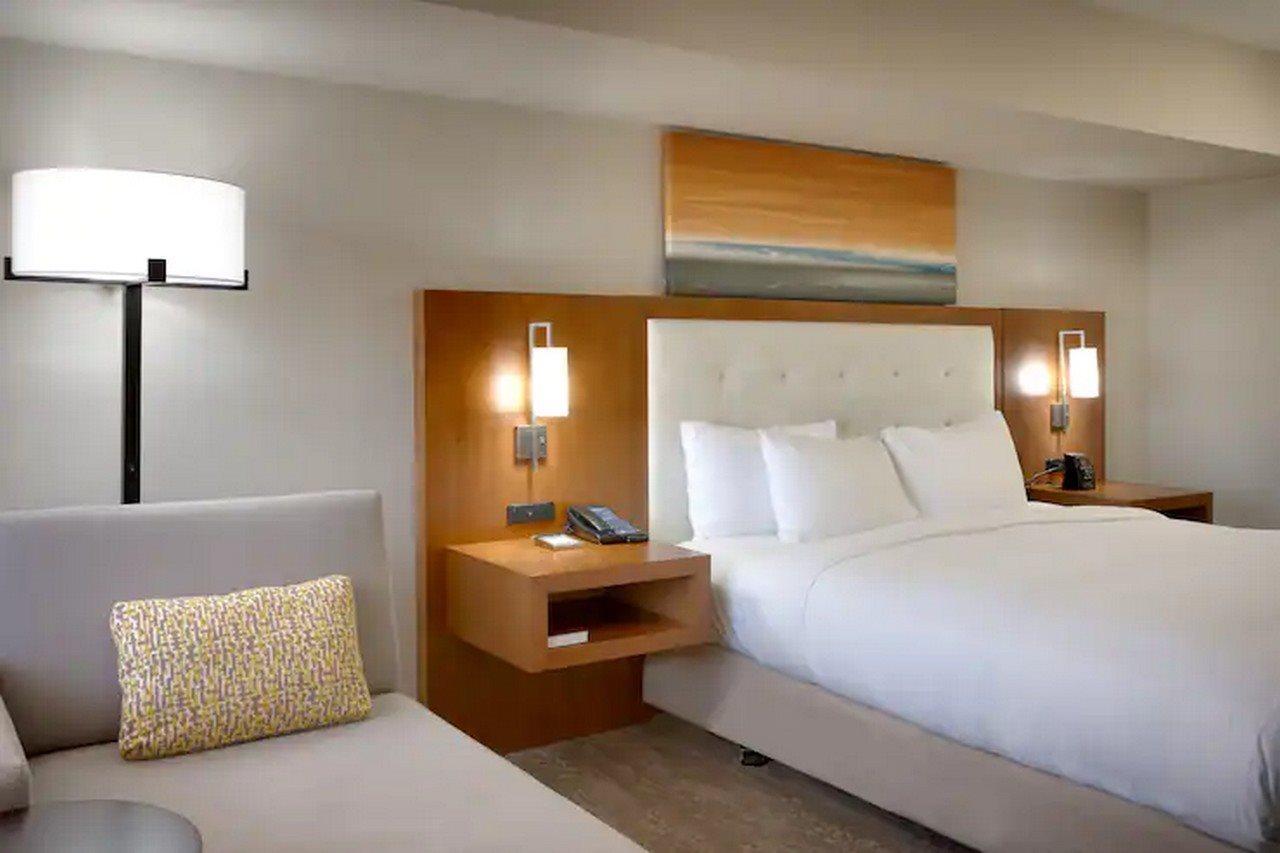 Hilton Tucson East Hotel Bagian luar foto
