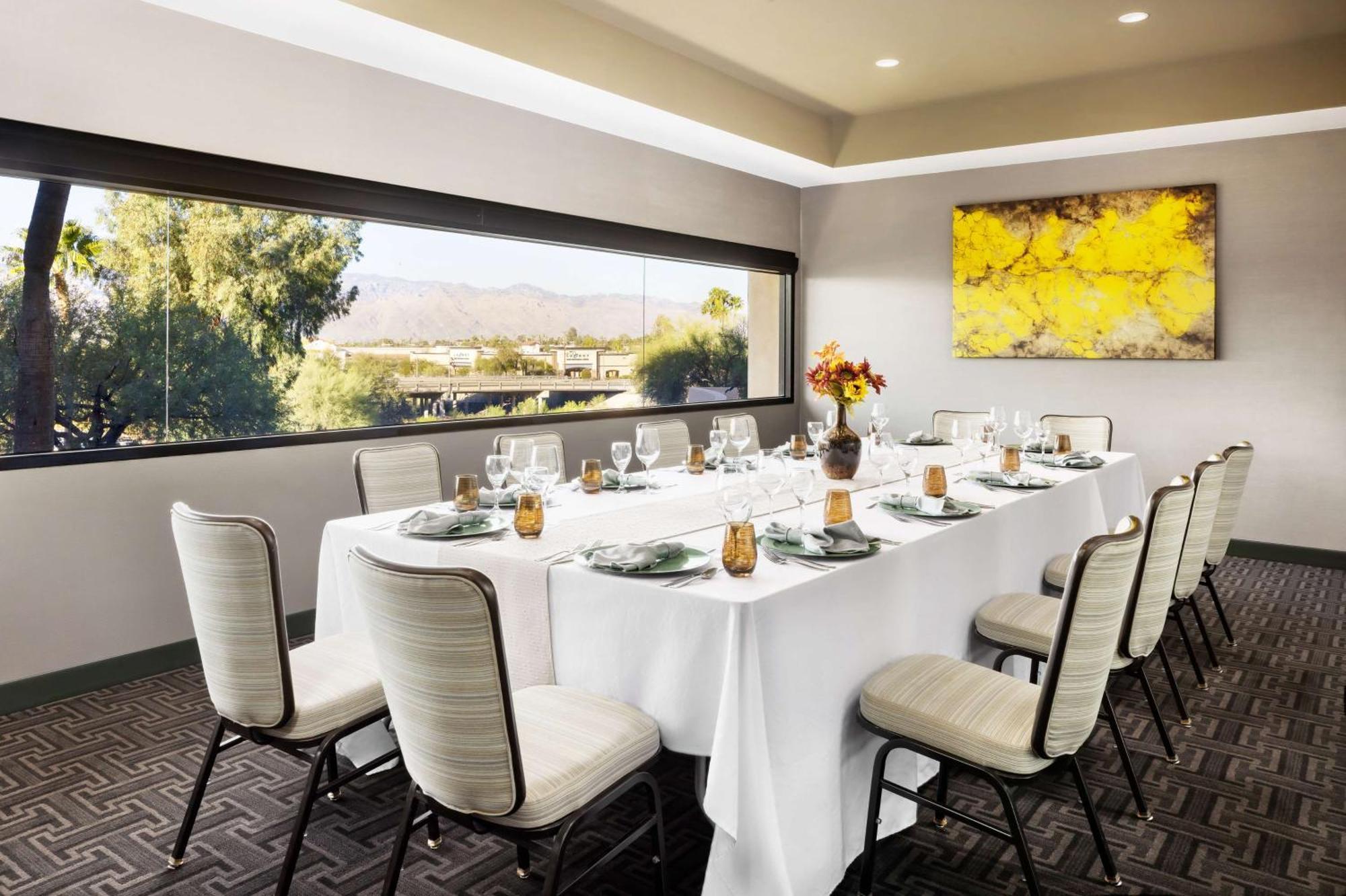 Hilton Tucson East Hotel Bagian luar foto