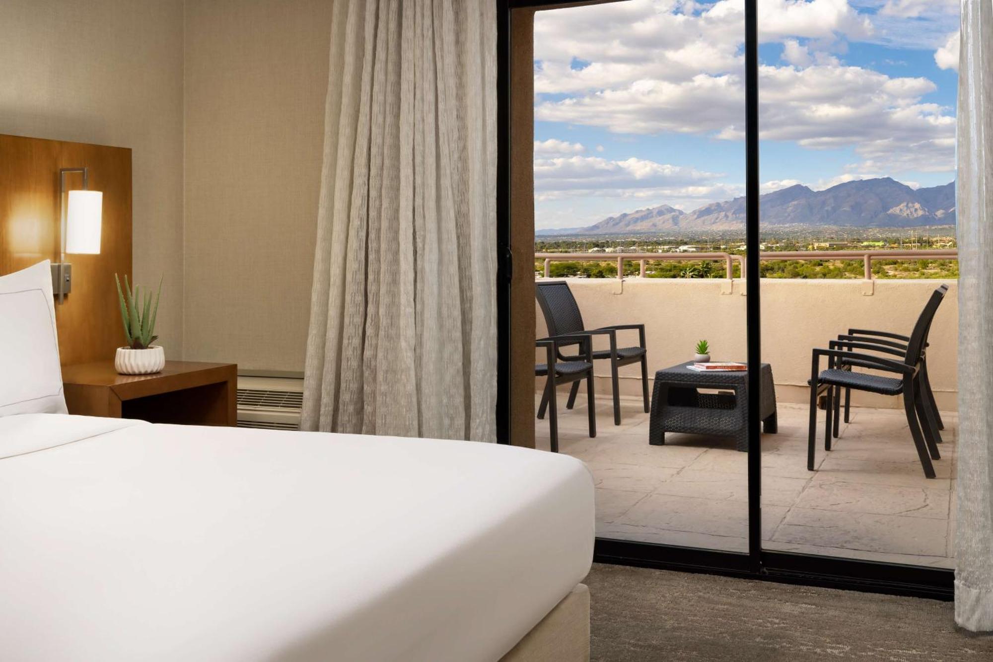 Hilton Tucson East Hotel Bagian luar foto