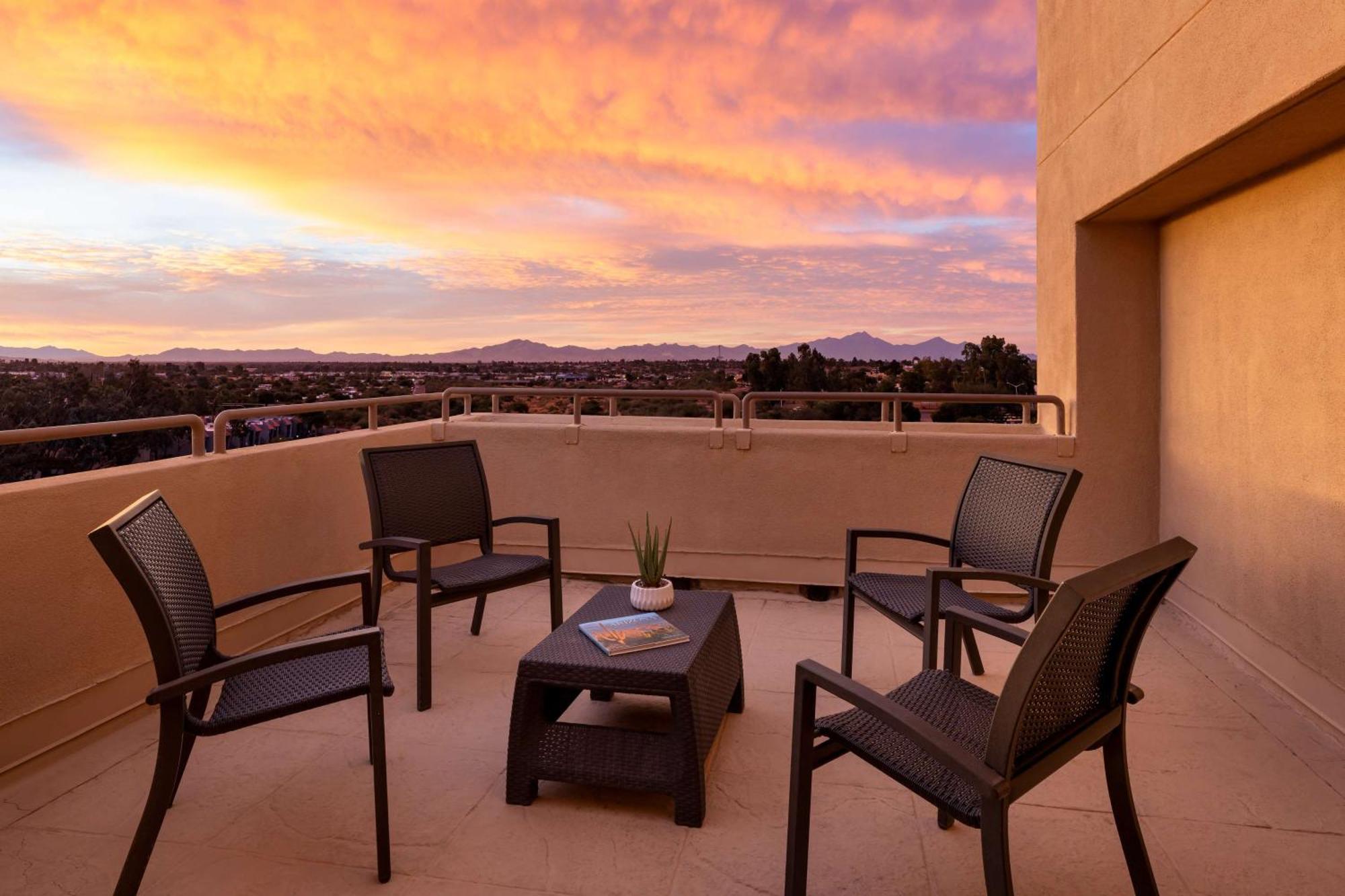 Hilton Tucson East Hotel Bagian luar foto