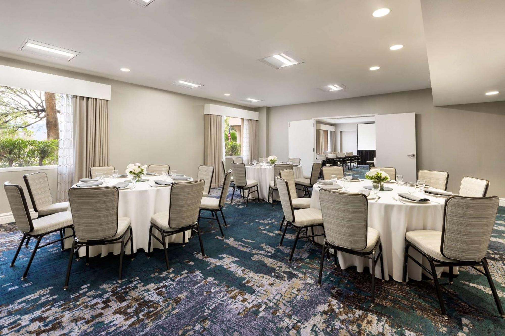 Hilton Tucson East Hotel Bagian luar foto