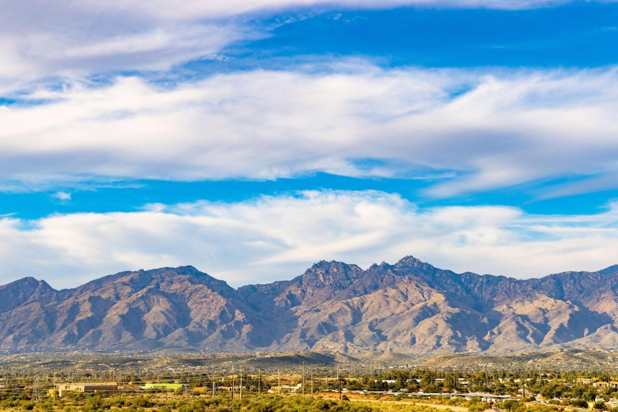 Hilton Tucson East Hotel Bagian luar foto